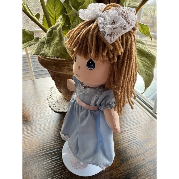 Precious Moments Dolls Of The Month January By Applause 10" with Stand - Picture 5 of 9